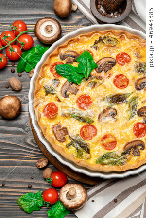 Baked homemade quiche pie in ceramic baking form Baked homemade quiche pie in ceramic baking form 46943385