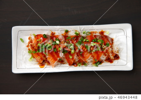 サーモンのスパイシーカルパッチョ 46943448