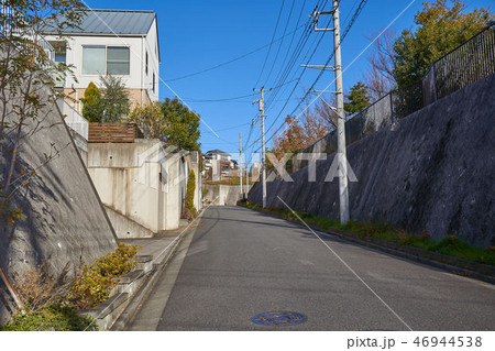 川崎市麻生区万福寺4丁目4と4丁目5の間から北東側を見上げる 46944538