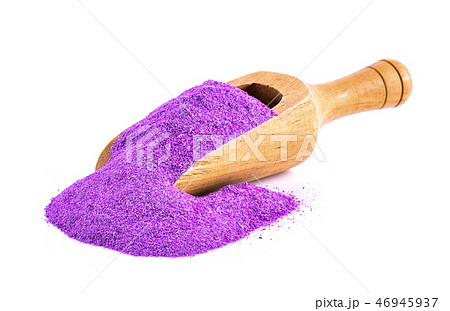 Taro powder in scoop on white background 46945937