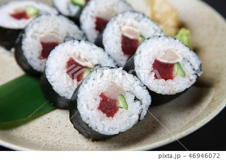 まぐろ二色巻き 46946072