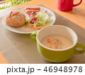 パンとシチューの食事 46948978