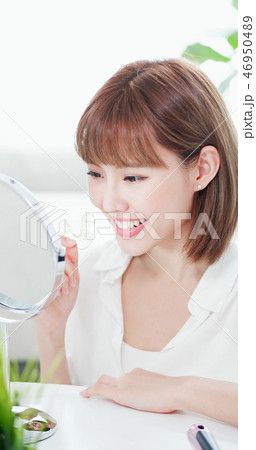 woman with retainer for teeth 46950489