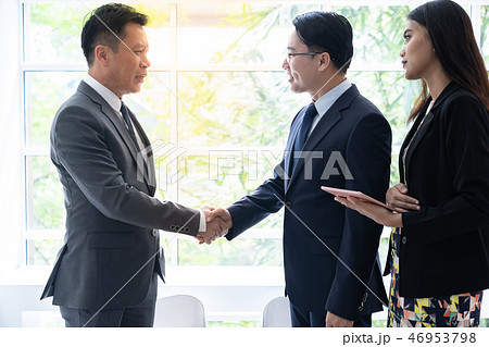 Business deal in a cafe 46953798