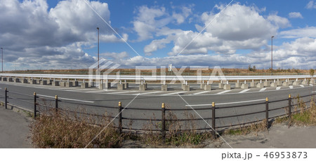 2019年1月撮影-道路越しに見る夢洲の2025年万博予定地とIR候補地のパノラマビュー(2枚) 2019年1月撮影-道路越しに見る夢洲の2025年万博予定地とIR候補地のパノラマビュー(2枚) 46953873