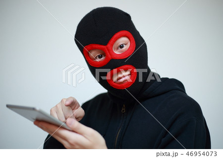 犯罪 (違法 犯人 悪人 目出し帽 変装 容疑者 事件 犯罪者 凶悪 詐欺 インターネット 不審者) 46954073