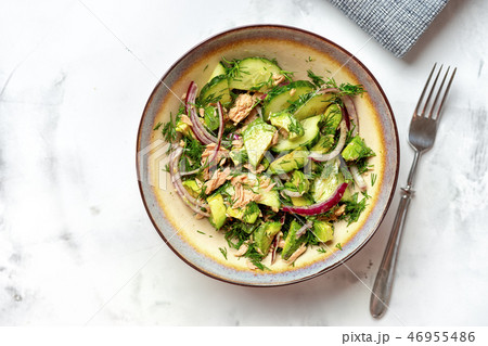 A bowl with tuna fish and avocado salad 46955486