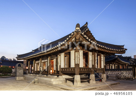 伝統家屋 木造の建物 風景 46956105