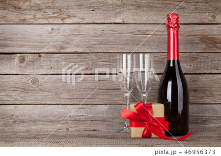 Valentines day greeting card 46956373