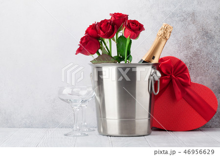 Valentine's day greeting card 46956629