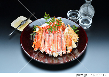 ずわいがに、ズワイガニ、ずわいガニ、ずわい蟹、ボイル済のずわいがにハーフポーション(殻割)料理。 ずわいがに、ズワイガニ、ずわいガニ、ずわい蟹、ボイル済のずわいがにハーフポーション(殻割)料理。 46958819