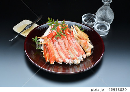 ずわいがに、ズワイガニ、ずわいガニ、ずわい蟹、ボイル済のずわいがにハーフポーション(殻割)料理。 ずわいがに、ズワイガニ、ずわいガニ、ずわい蟹、ボイル済のずわいがにハーフポーション(殻割)料理。 46958820