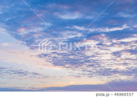 朝焼けの空　日の出　朝日　早朝 46960557
