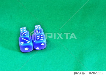 青いサイコロ 46965995