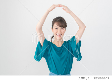 young woman 46968824