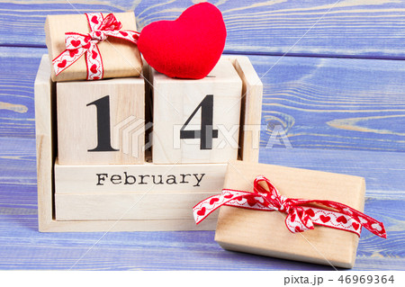 Cube calendar with gifts and red heart Cube calendar with gifts and red heart 46969364