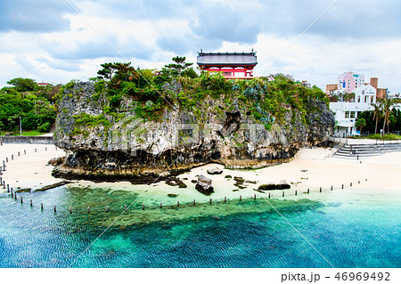 沖縄県那覇市 波上宮と波の上ビーチ 46969492