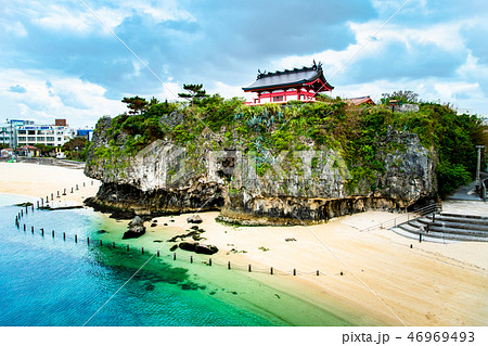 沖縄県那覇市 波上宮と波の上ビーチ 46969493