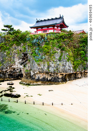 沖縄県那覇市 波上宮と波の上ビーチ 46969495