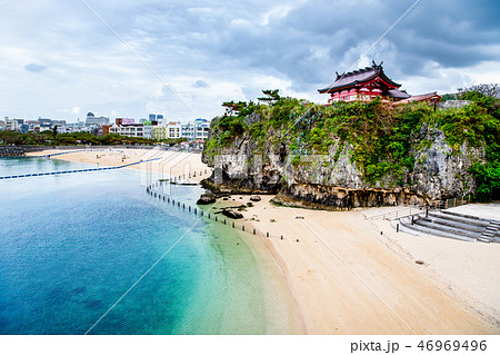 沖縄県那覇市 波上宮と波の上ビーチ 46969496