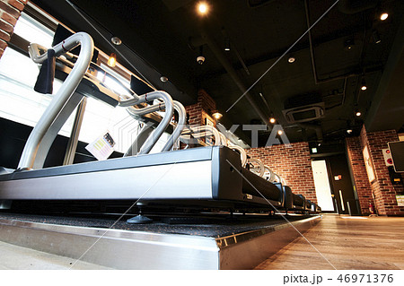 フィットネスジム 46971376