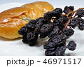 干しぶどうとレーズンパン 46971517