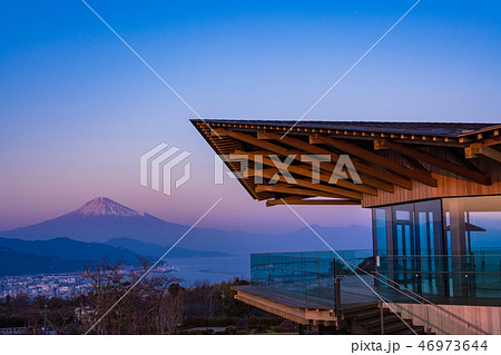 （静岡県）日本平夢テラスから望む富士山 46973644