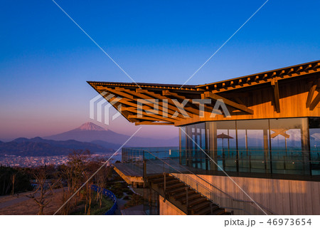 (静岡県)日本平夢テラスから望む富士山 (静岡県)日本平夢テラスから望む富士山 46973654