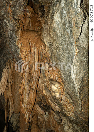 Cave - stalactites and stalagmites - Tuscany Italy 46978712