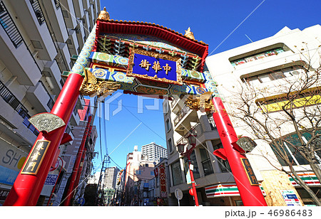日本の横浜都市景観　横浜中華街を望む（朱雀門） 46986483