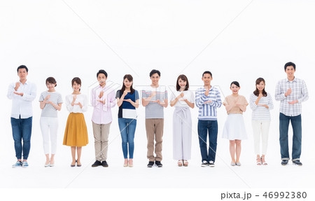 若い人々 46992380