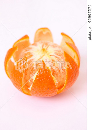皮をむかれたみかん 46997574
