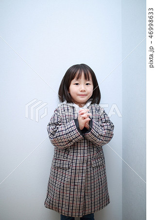 コート (女の子 日本人 千鳥柄 パーカー ボブ ポートレート 園児 3歳 防寒 冬 ファッション) 46998633