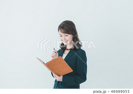 young woman young woman 46999055