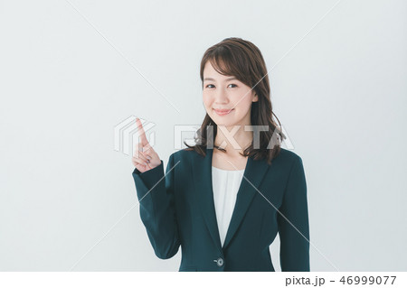 young woman young woman 46999077