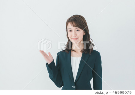 young woman young woman 46999079