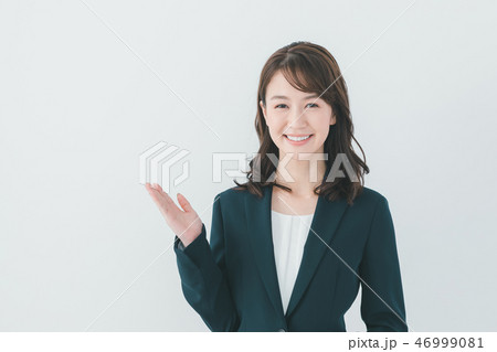 young woman young woman 46999081