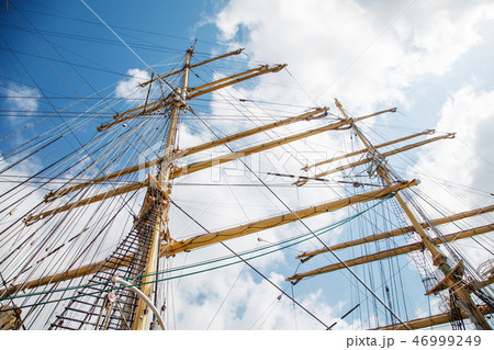 ship mast with rigging 46999249