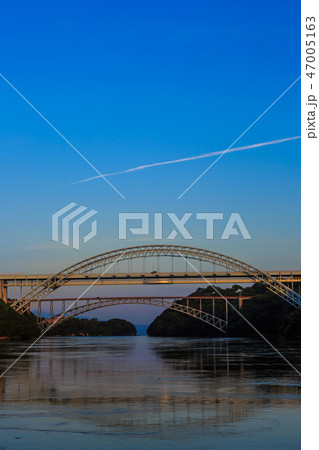 西海橋と新西海橋の夕暮れ　【長崎県西海市佐世保市】 47005163