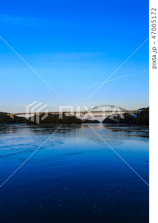 西海橋と新西海橋の夕暮れ　【長崎県西海市佐世保市】 47005172