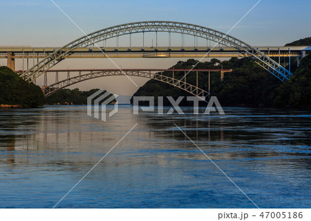 西海橋と新西海橋の夕暮れ　【長崎県西海市佐世保市】 47005186
