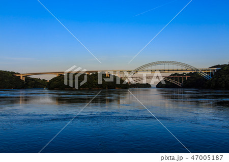 西海橋と新西海橋の夕暮れ　【長崎県西海市佐世保市】 47005187