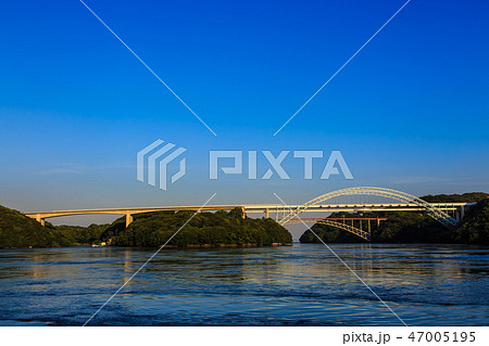 西海橋と新西海橋の夕暮れ　【長崎県西海市佐世保市】 47005195