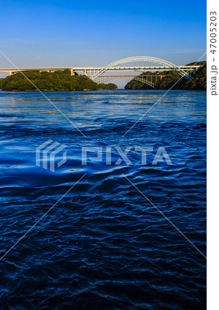 西海橋と新西海橋の夕暮れ 【長崎県西海市佐世保市】 西海橋と新西海橋の夕暮れ 【長崎県西海市佐世保市】 47005203