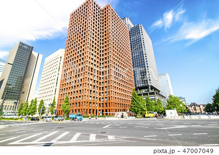 大通りのあるオフィス街の風景 大通りのあるオフィス街の風景 47007049