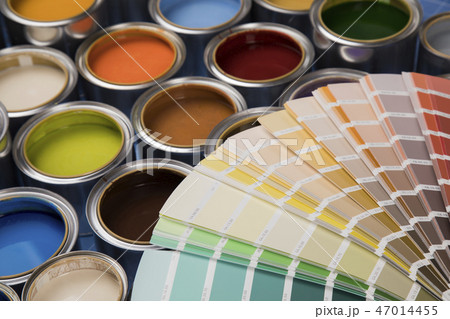 Metal tin cans with color paint Metal tin cans with color paint 47014455