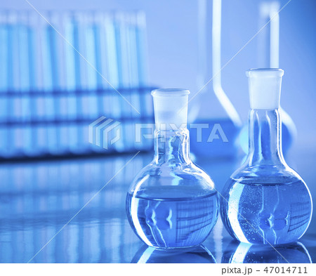Laboratory equipment, lots of glass filled 47014711