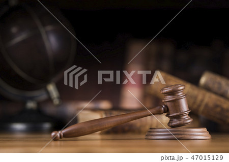 Justice Scale and Gavel globe concept 47015129