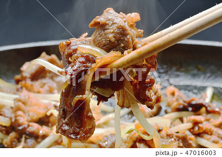 焼肉の調理シーン 47016003