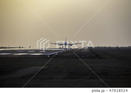 飛行機 47018524